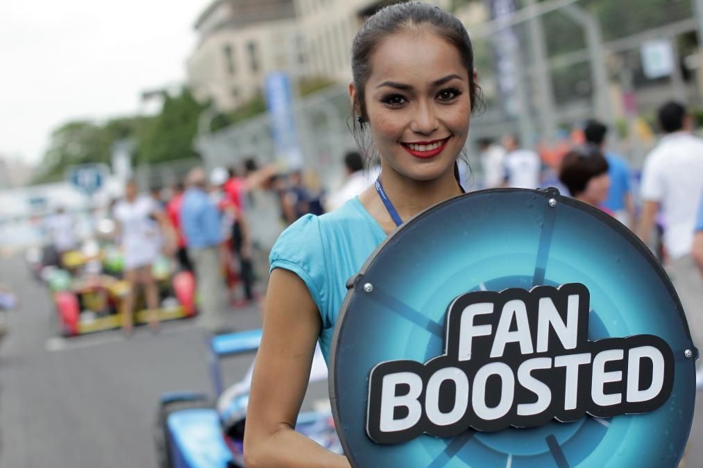 Formula E lets fans vote to give racers an energy boost Famous Campaigns
