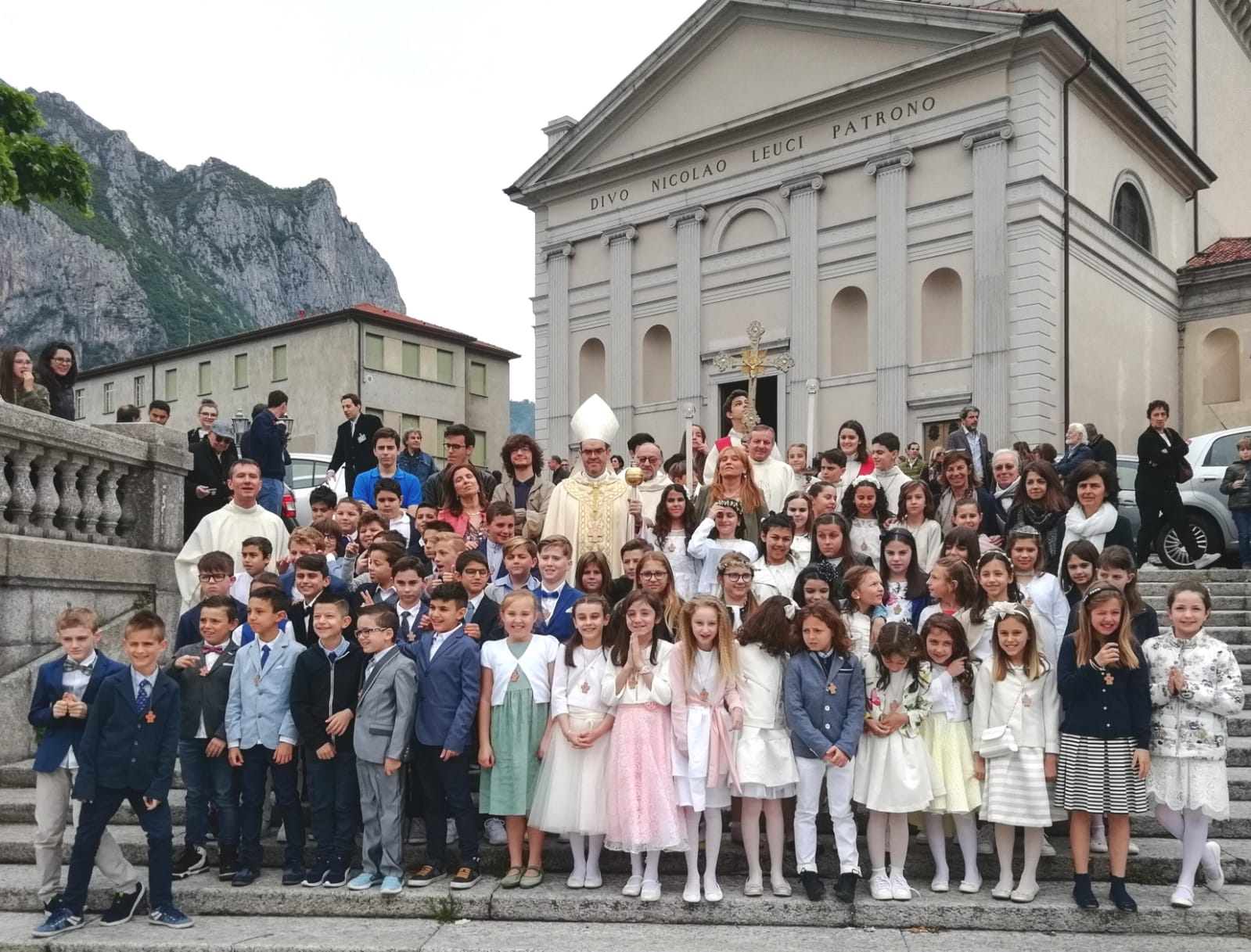 La Prima Comunione Celebrata Dal Prevosto Don Milani Prima Lecco