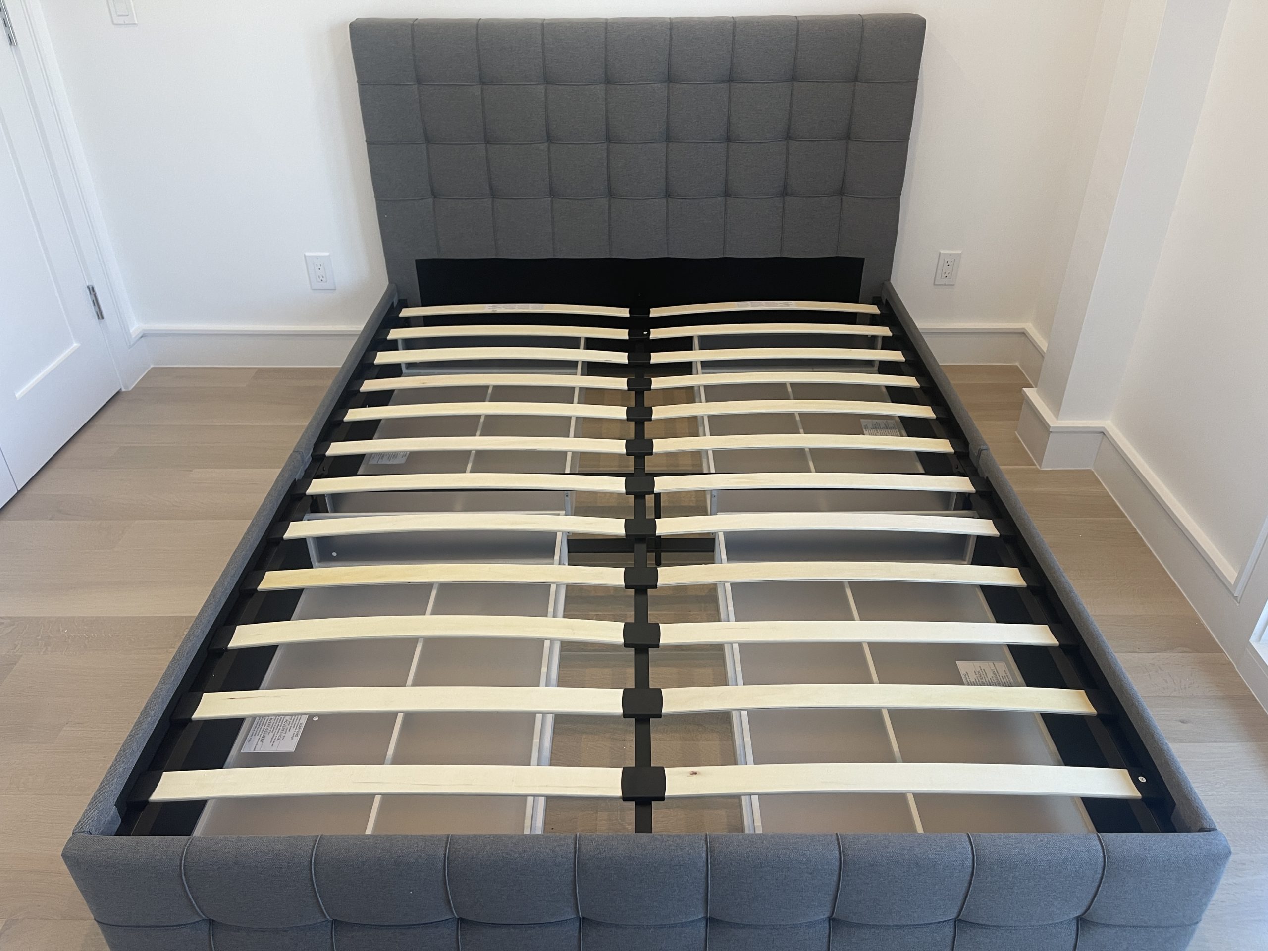 CosmoLiving by Cosmopolitan Elizabeth Upholstered Bed with Storage