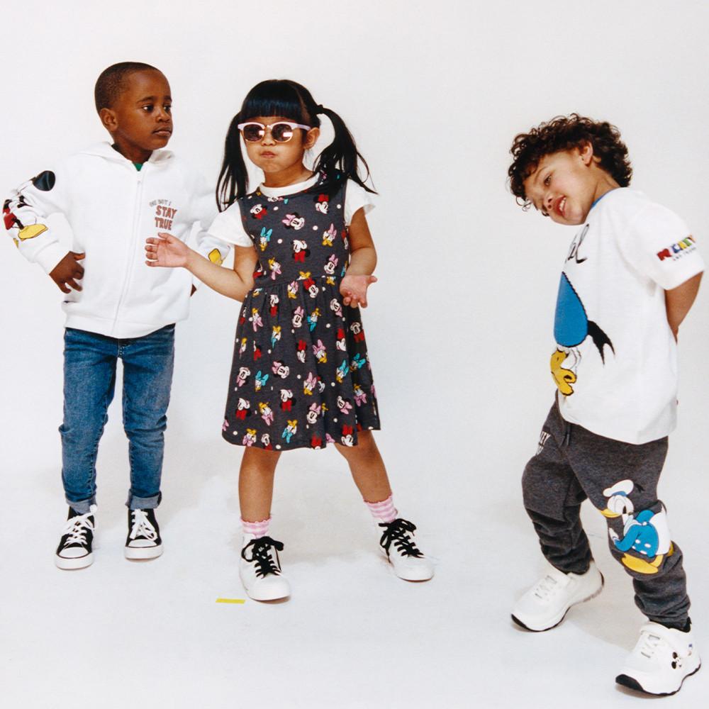 Nuestra colección de ropa para niños y mujer de Mickey Mouse & Friends