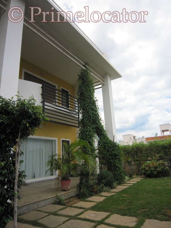 4 Bedroom Beach house with a swimming pool for rent in ECR for