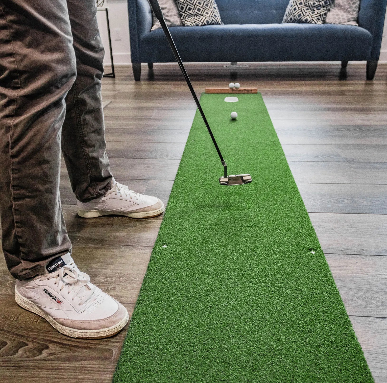 Golf Practice Tips How to Use an Indoor Putting Mat Effectively