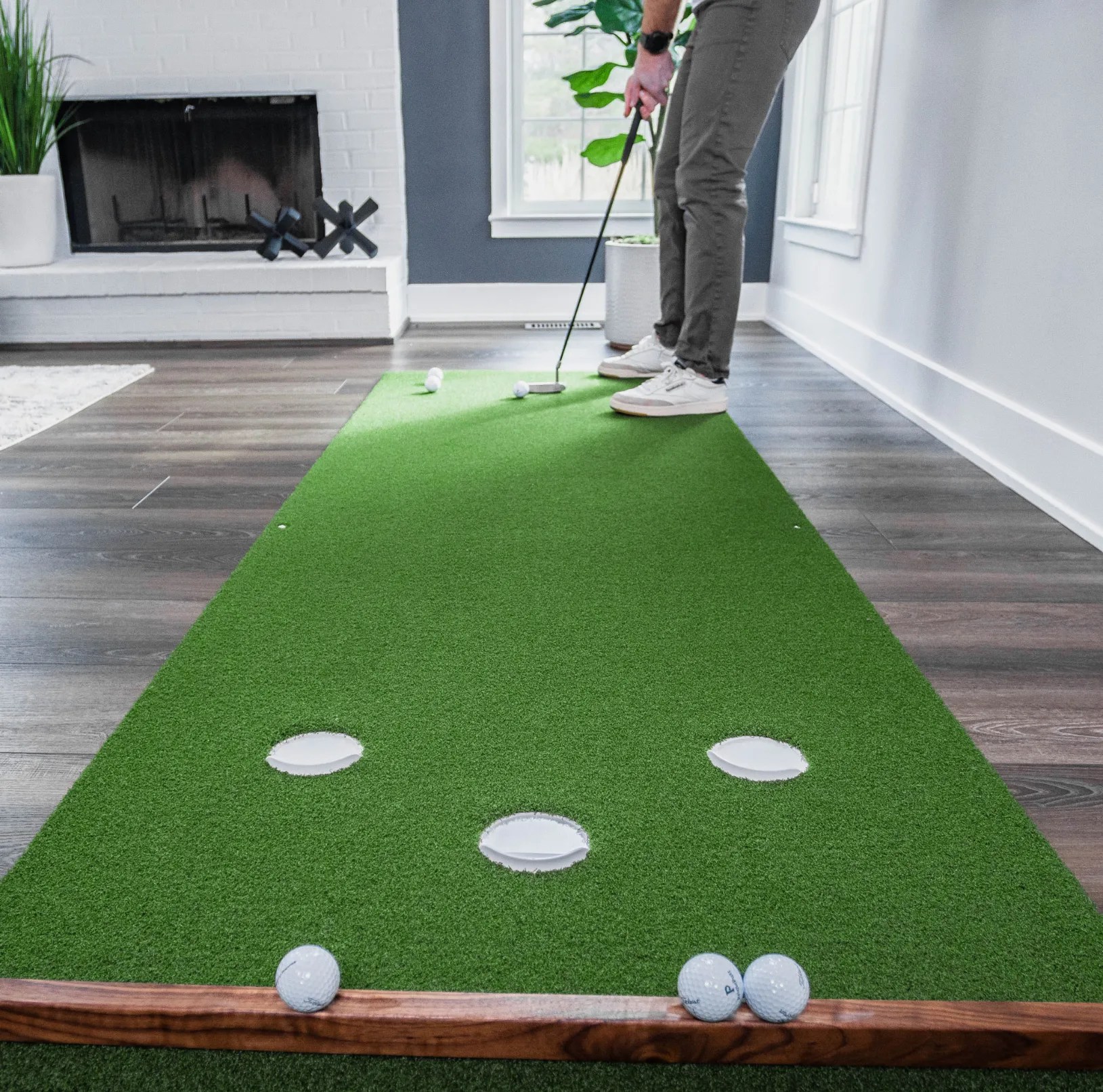 Golf Practice Tips How to Use an Indoor Putting Mat Effectively