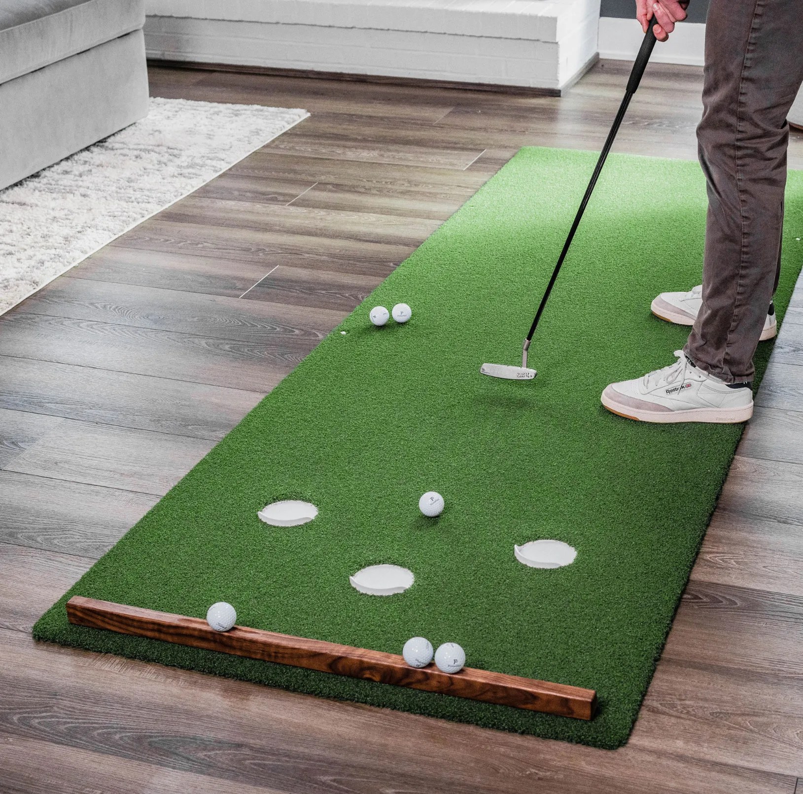 Indoor Putting Mat vs. Outdoor Putting Green What’s Best? PrimePutt