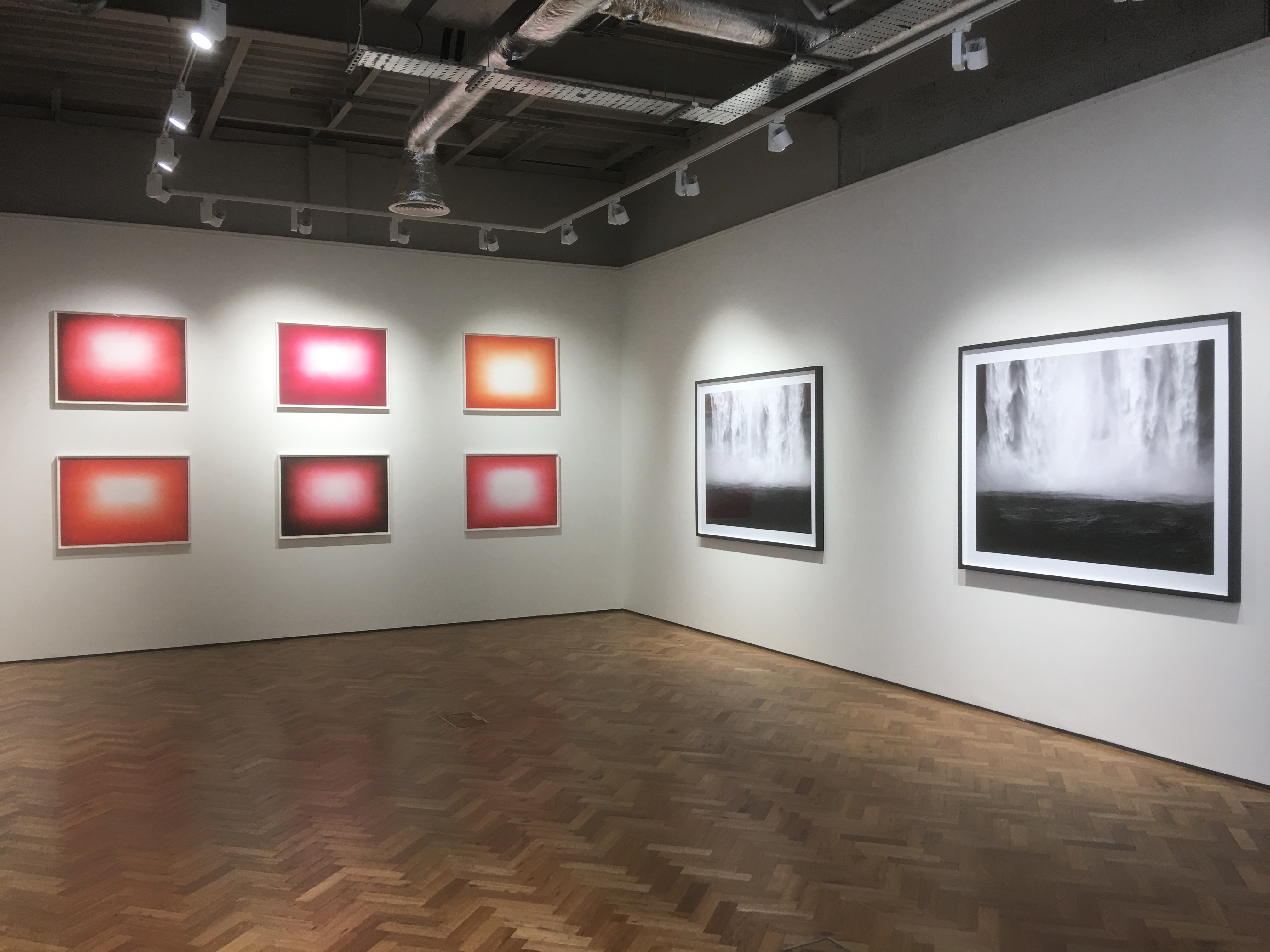 install Modern & Contemporary Art Dealers