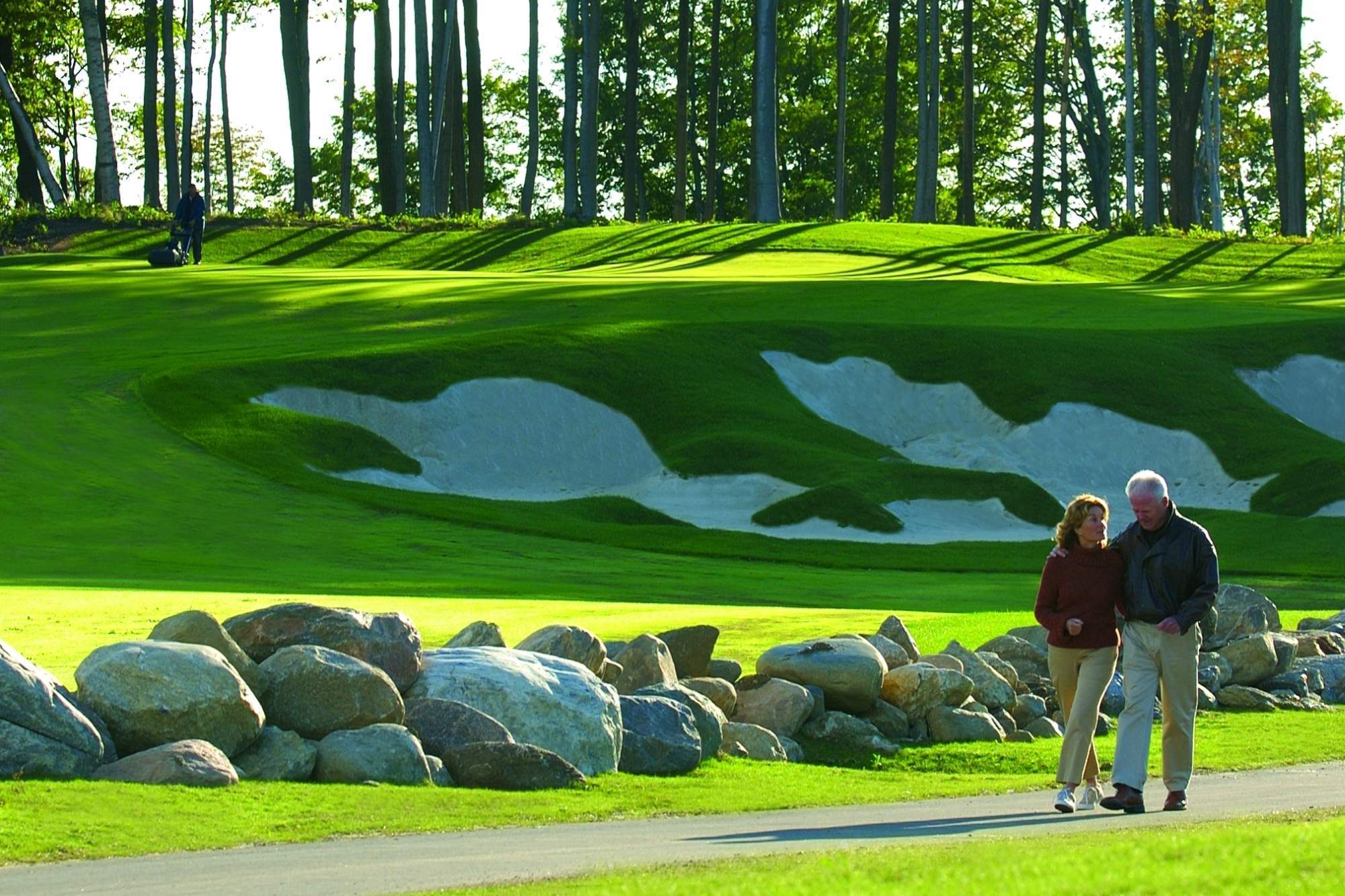 Bay Club Features & Finishes