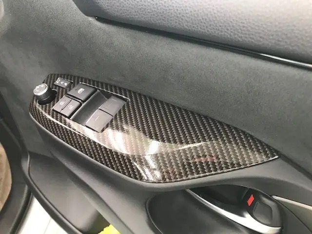 2021/6 トヨタ・GRヤリスのウィンドウスイッチ部分へハイグロスカーボンラッピング お車のコーティング・クリーニング・各種フィルム施工