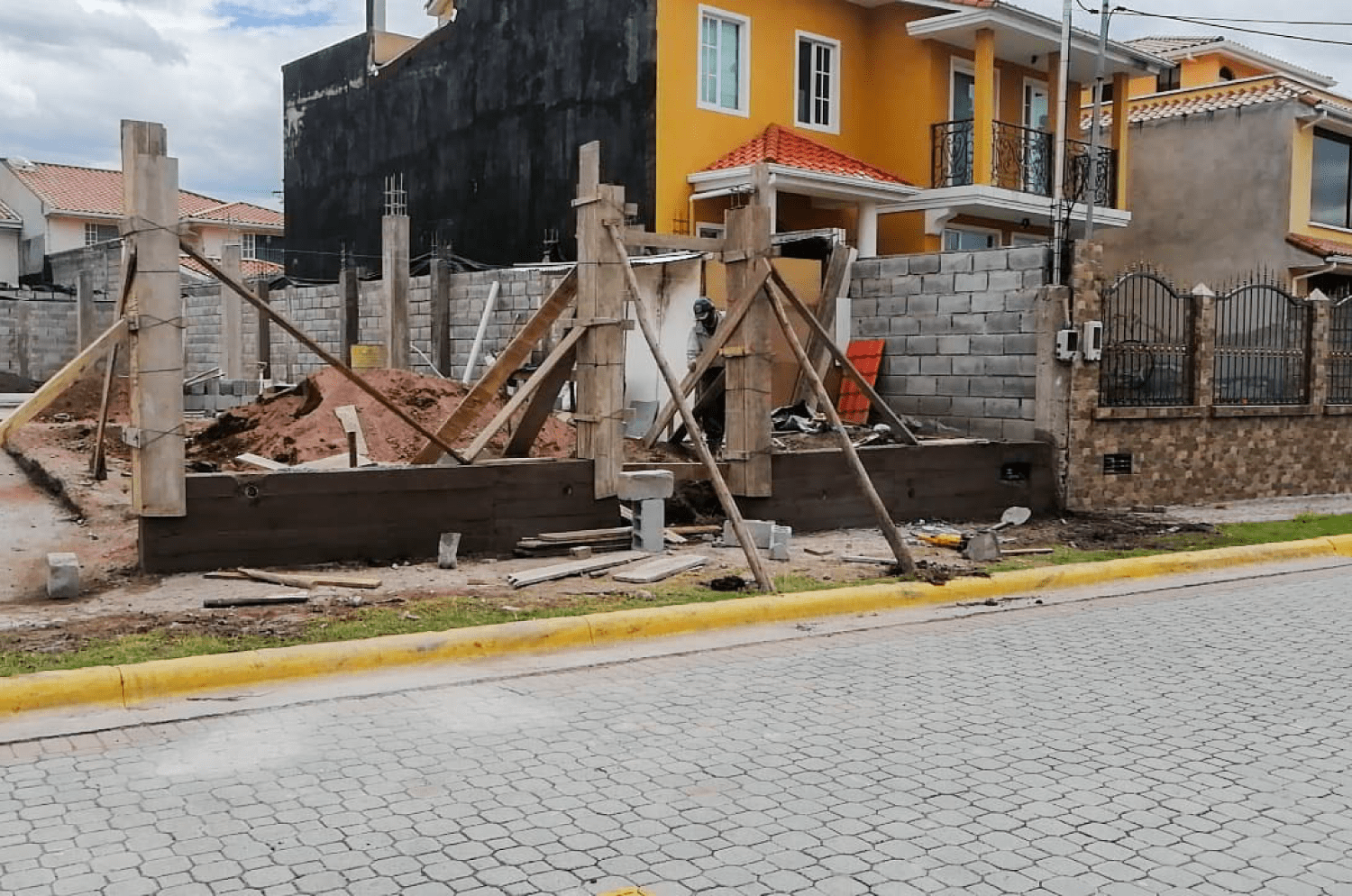 Proyecto Prados de la Hacienda / Proaño Constructora