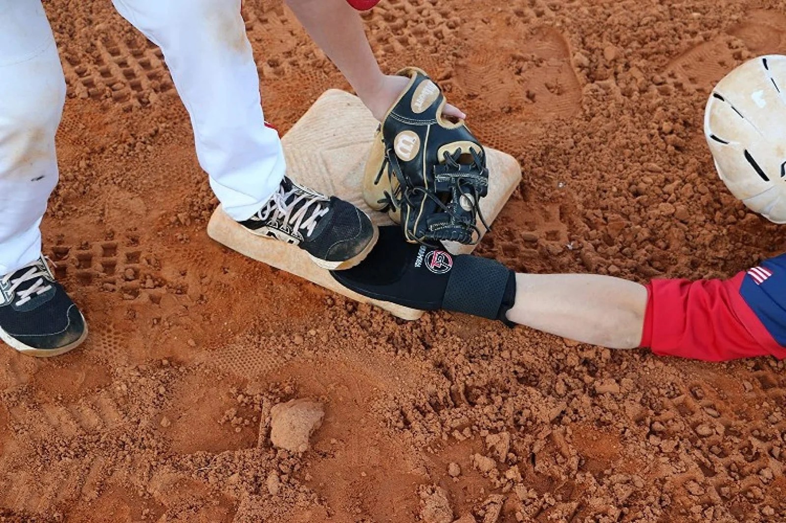 5 Baseball Sliding Mitt Reviewed Slide Safely within the Diamond