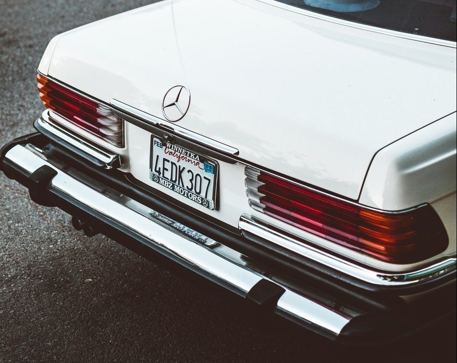 Best License Plate Frame 2021 [Custom Made & Durable Materials]