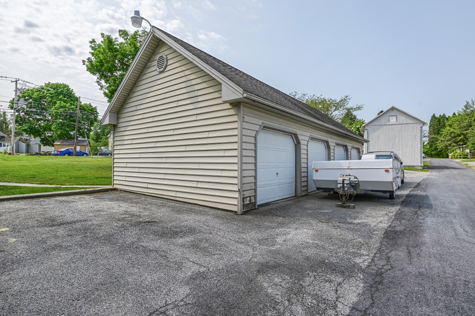 6 Beds 2Baths Dillsburg, 17019 Anne Stough Team ReMax Patriots