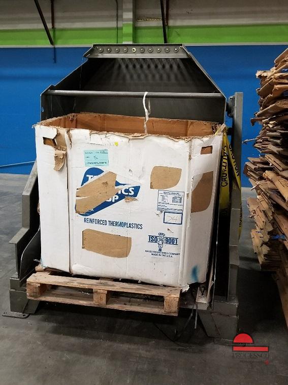 Capacity 2000 LBS GAYLORD Tipper.