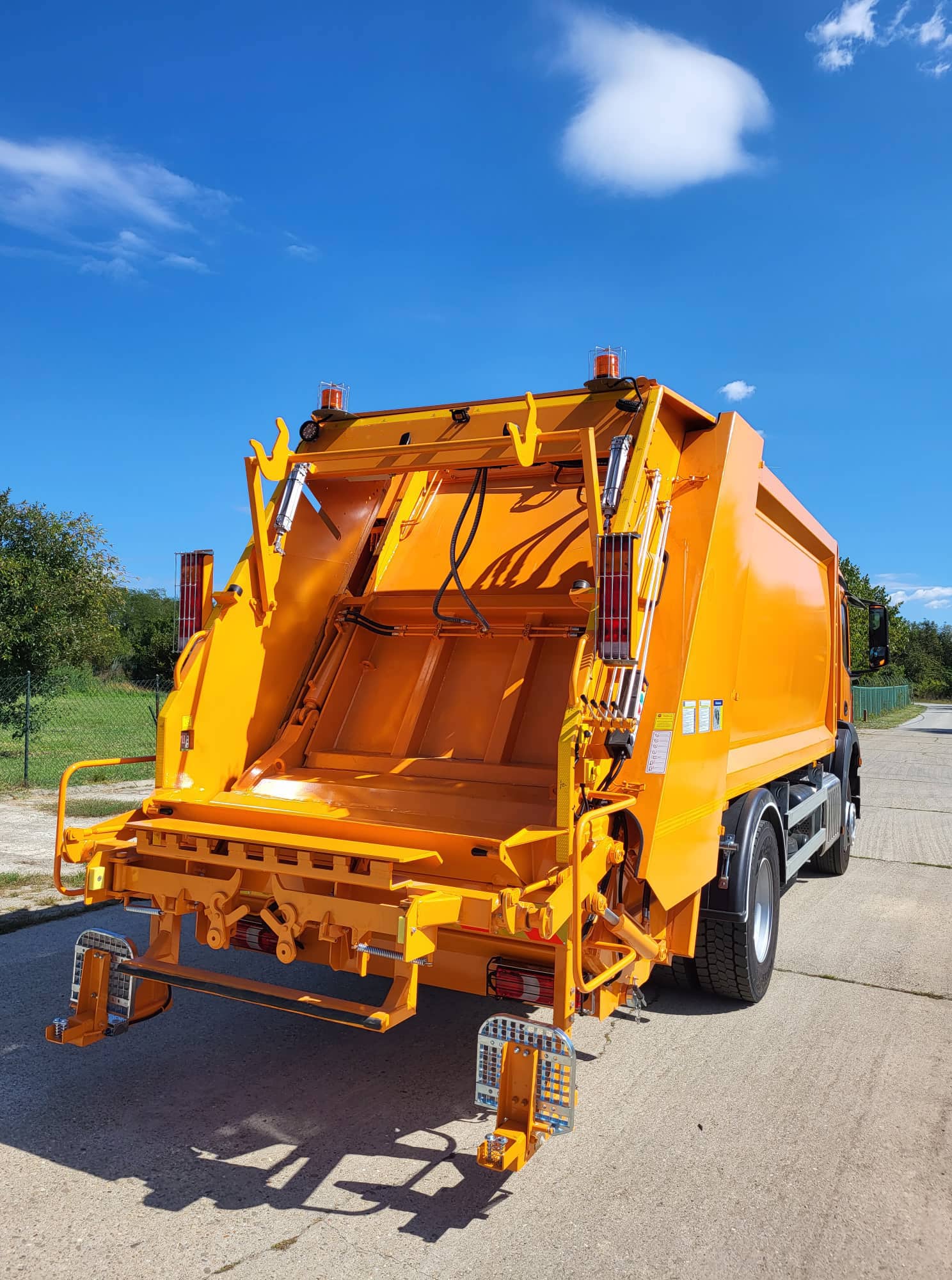 Rear Loading Garbage Compactor 16 cbm