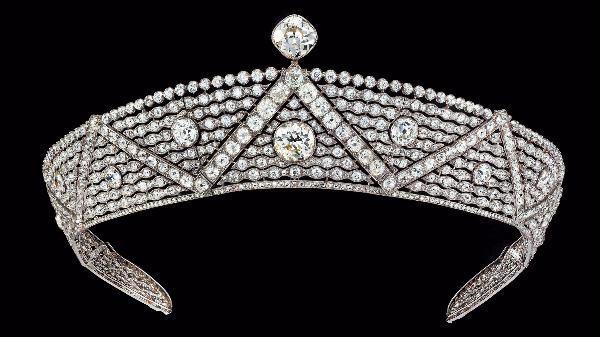 Tiaras back in fashion