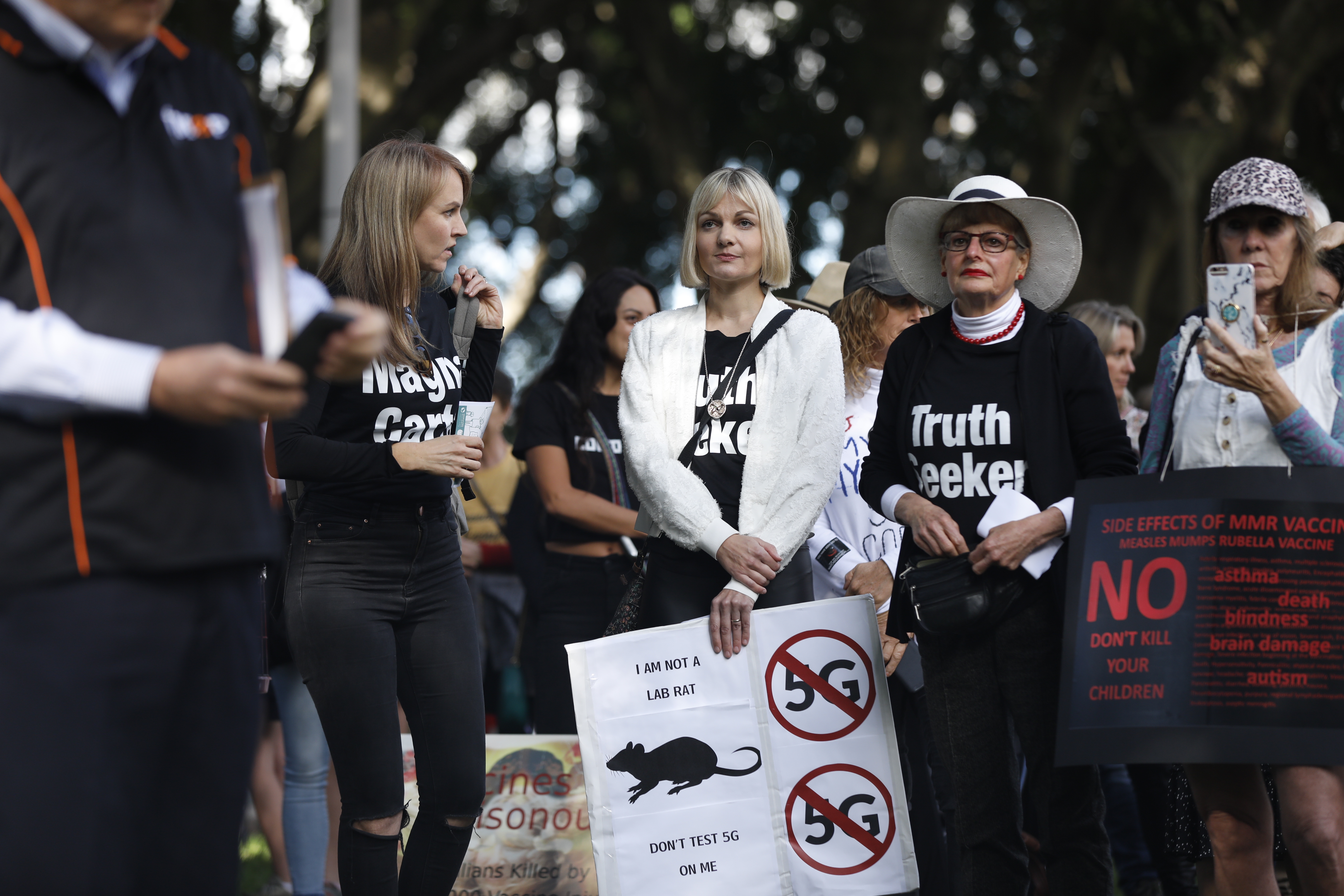 Police break up fight between nurse and antivax protester Australian