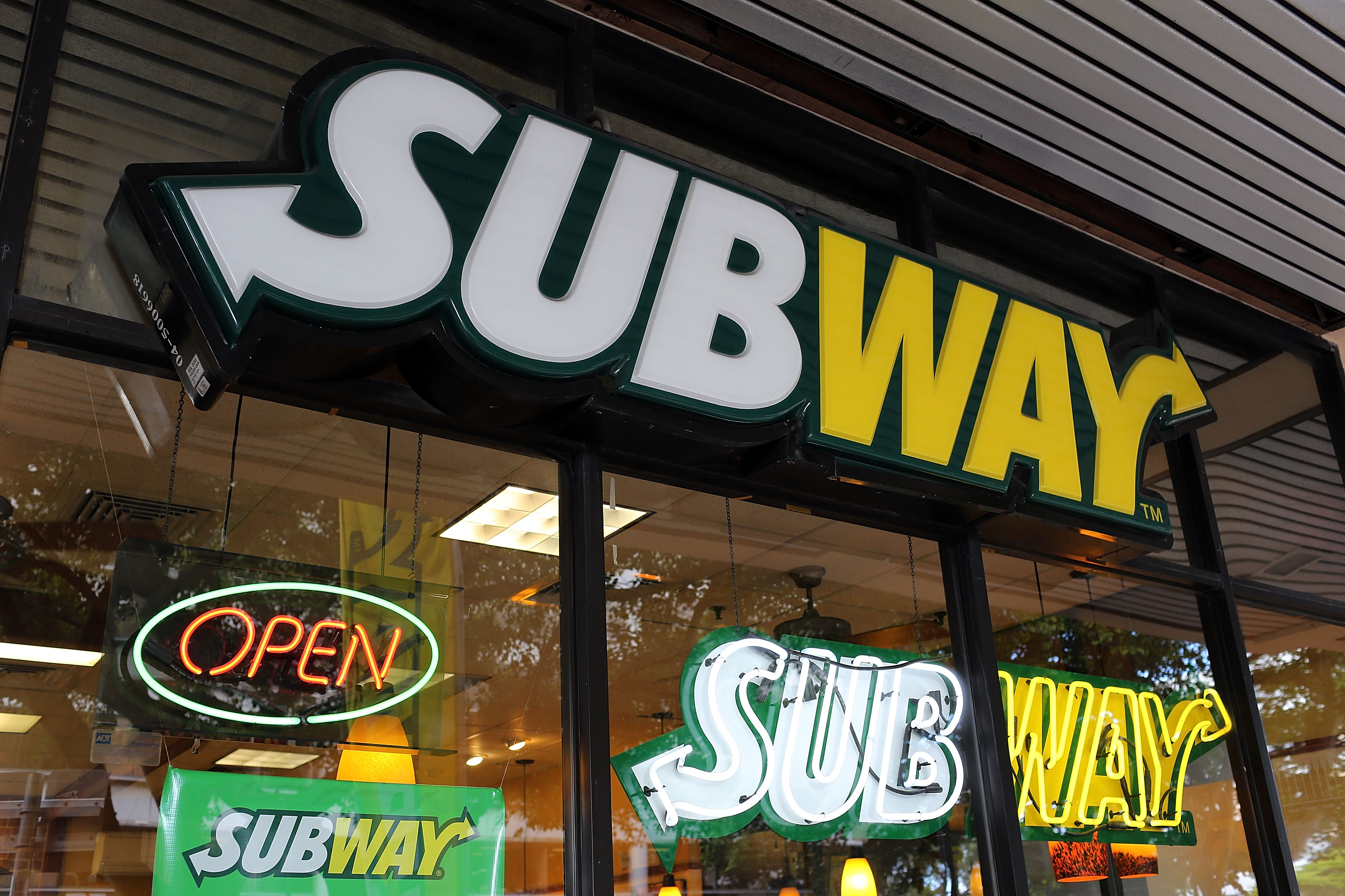 Subway Australia running out of garlic aioli amid nationwide supply