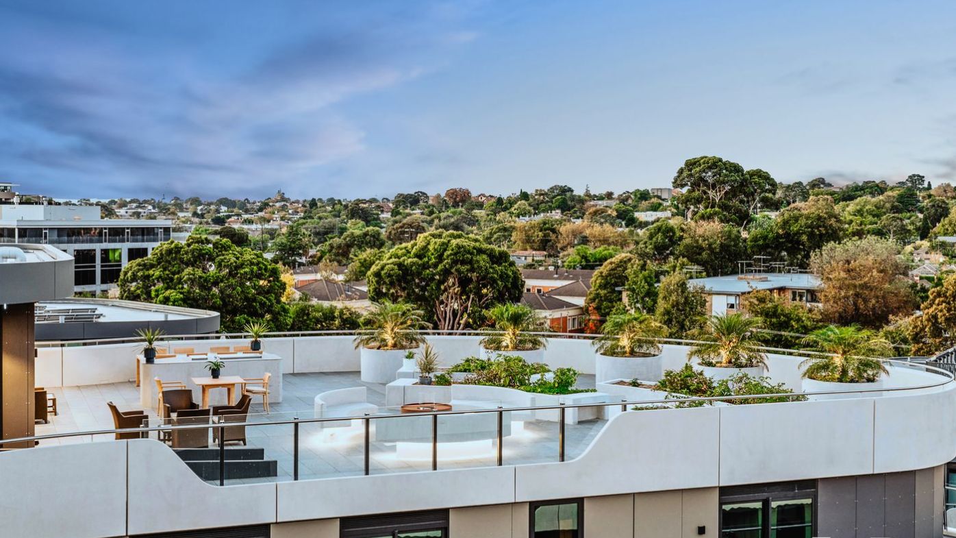 The Melbourne apartment with a heartstopping swimming pool only