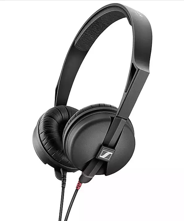 7 Best DJ Headphones For Beginners (All Budgets) 2023
