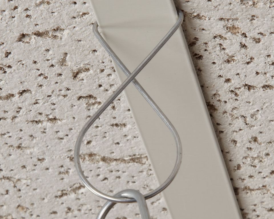 Part 107004, Figure "8" Squeeze Clip On Kinter (K International, Inc.)