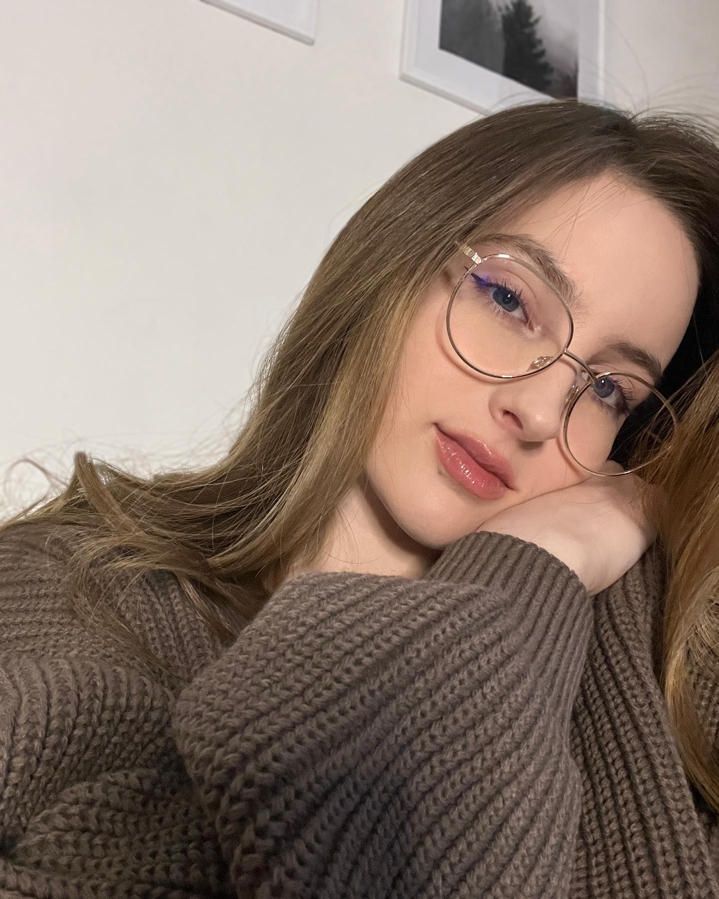 Anny Walker Net Worth, Bio & Career Insights ProfilesBus