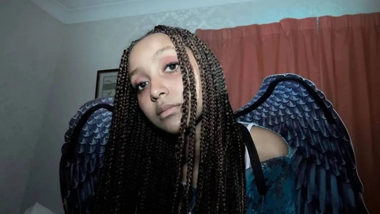 PinkPantheress Age, Bio Career And Net Worth - Profiles Networth