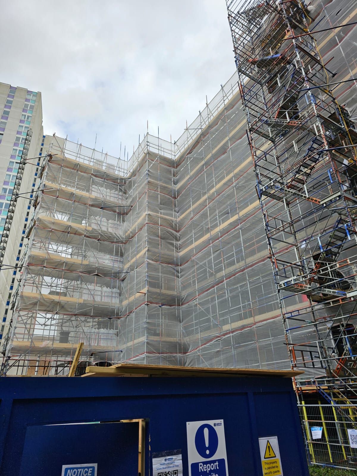 Outdoor Glass Panel Polishing London Profixer