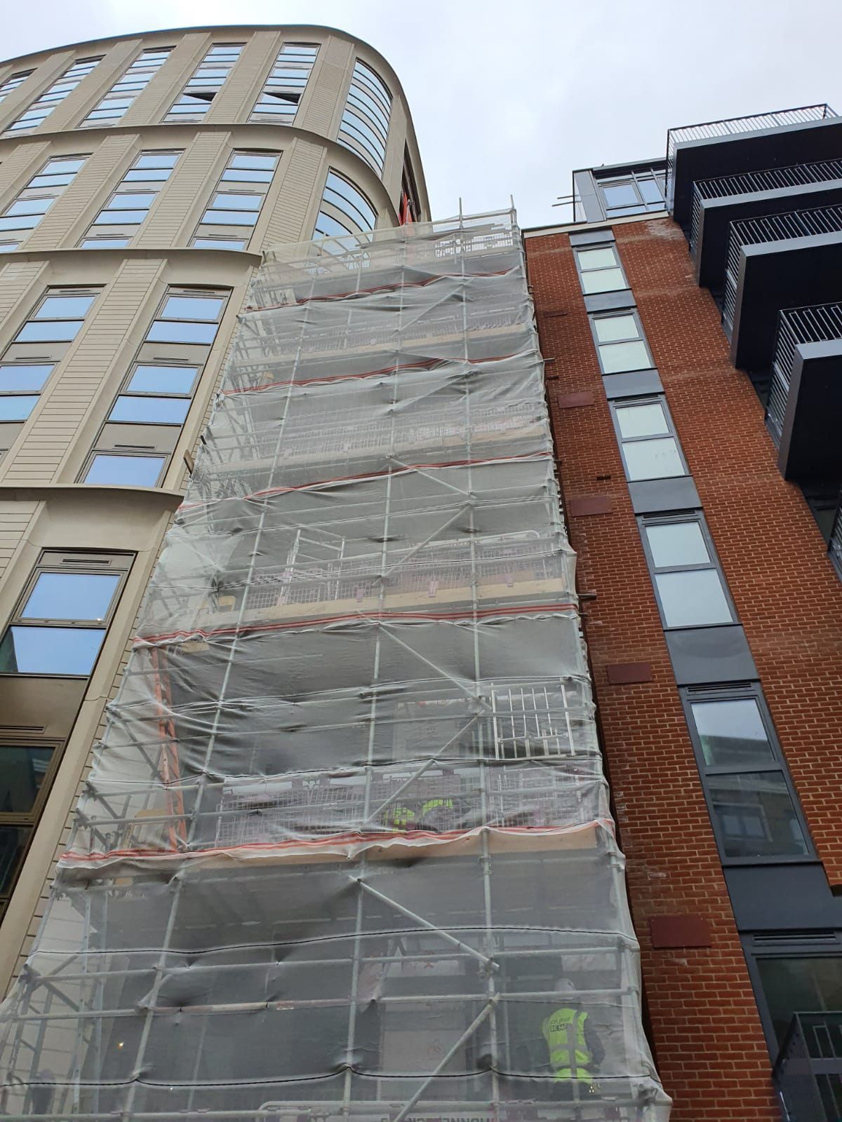 Outdoor Glass Panel Polishing London Profixer