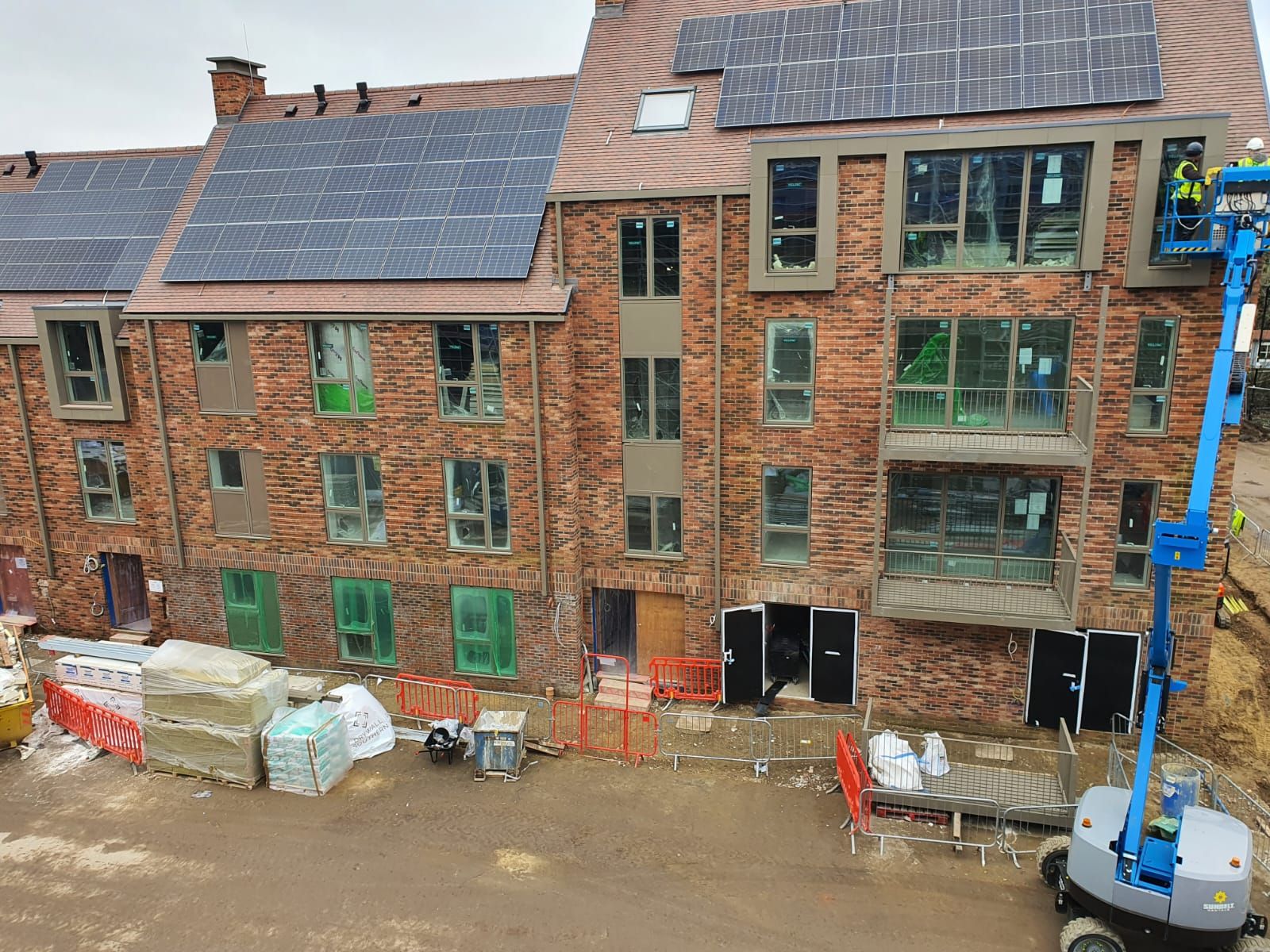 Outdoor Glass Panel Polishing London Profixer