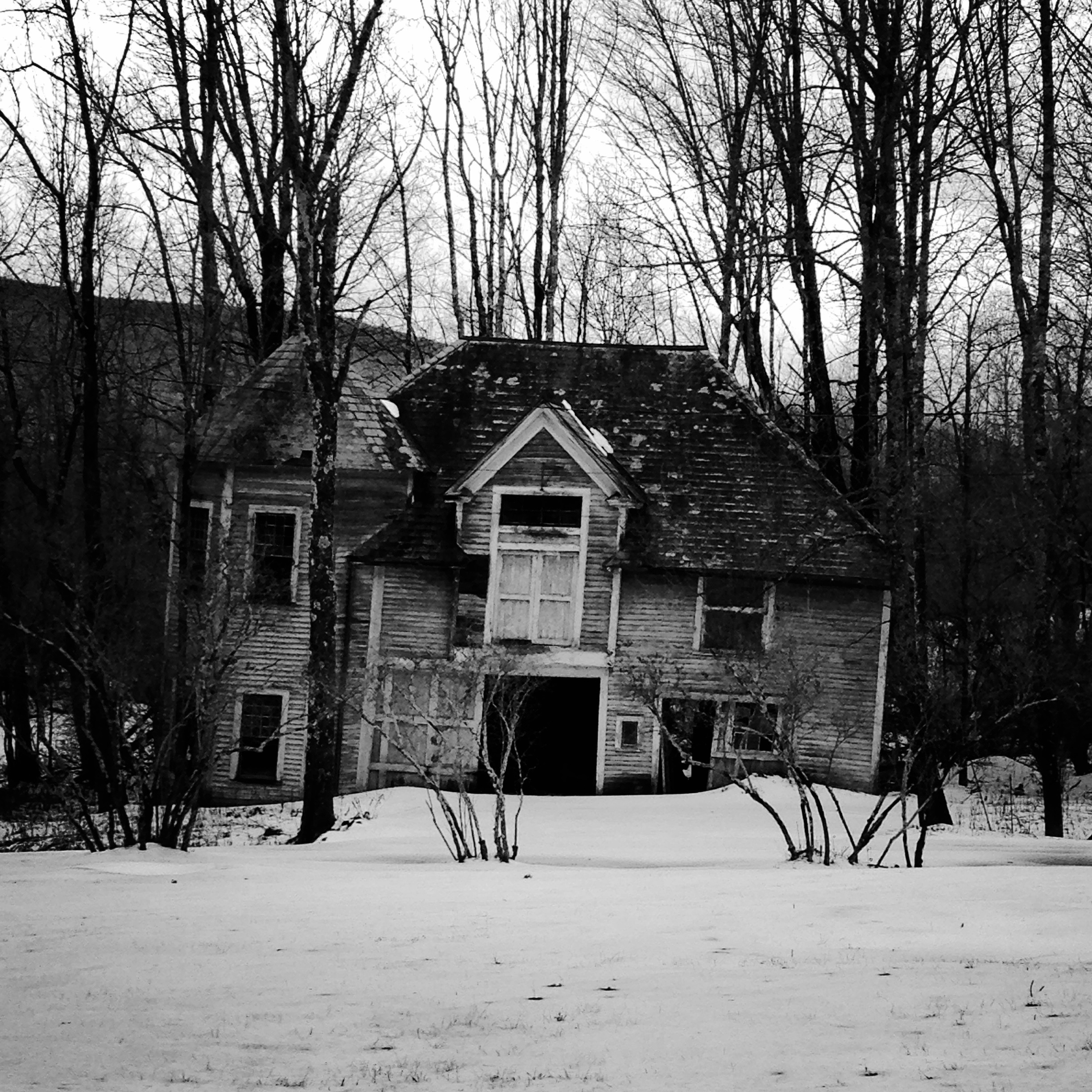 Ghosts & Haunted Houses Dr. S. Trimble