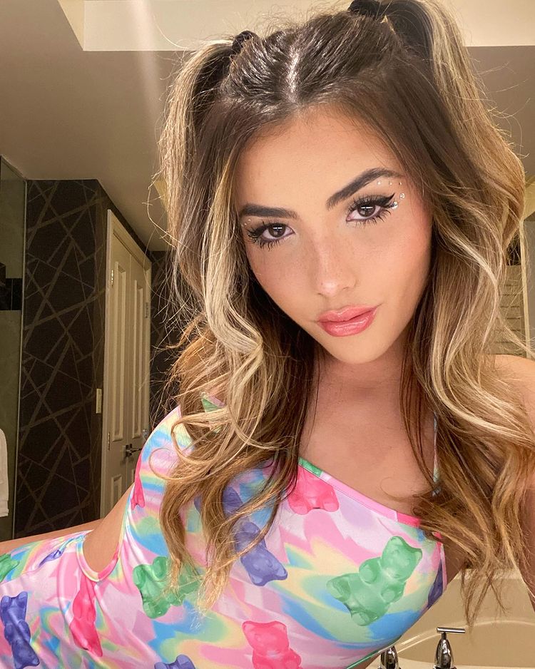 Andrea Botez Age, Birthday, Family, Relationship And Net Worth