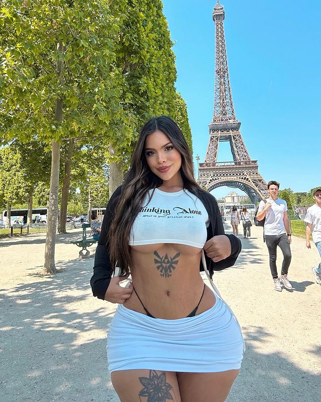 Gracie Bon - Wiki/Bio, Bikini Photos, Boyfriend, Age, Height and