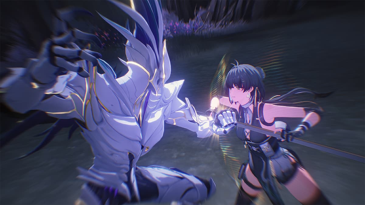 female rover fighting enemy in Wuthering Waves