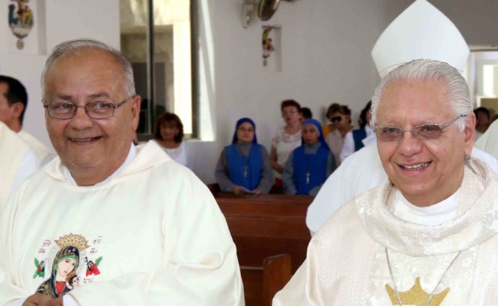 Felicitan a los padres Alfredo Cirerol y Fernando Sacramento por sus 40