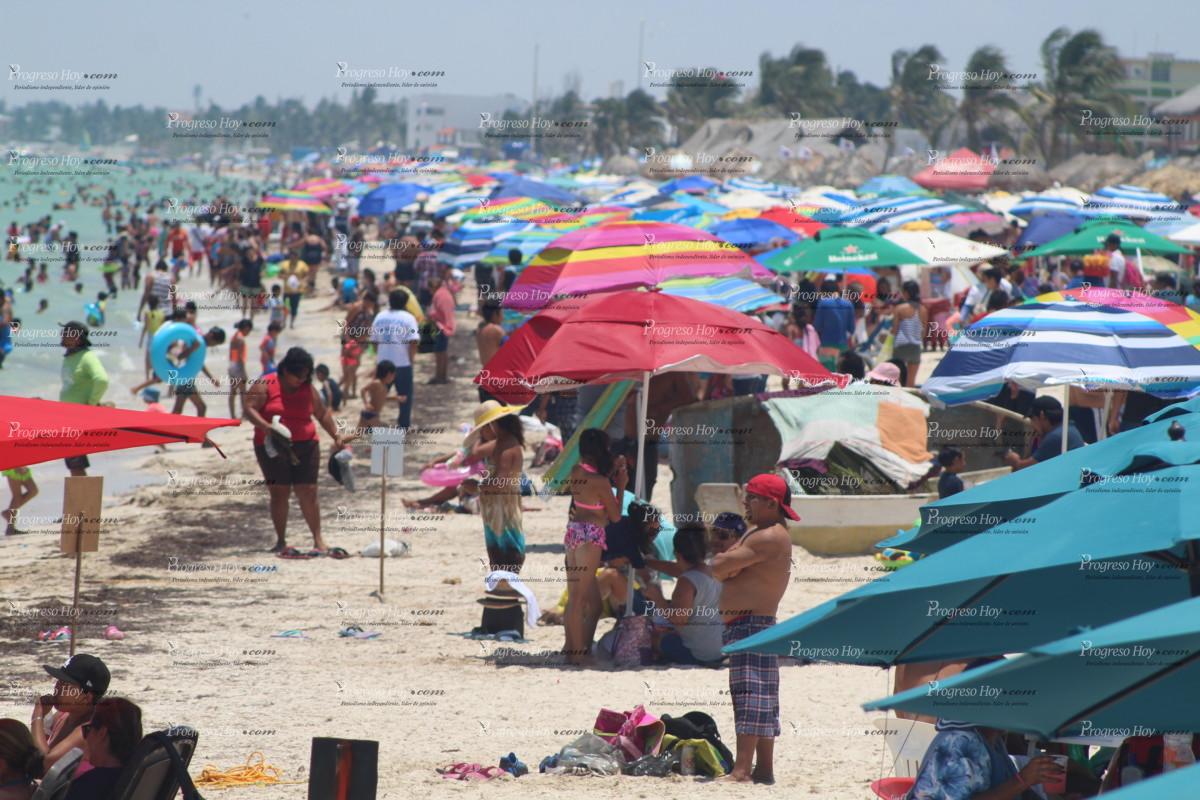 Temporadistas abarrotaron las playas de Progreso ProgresoHoy