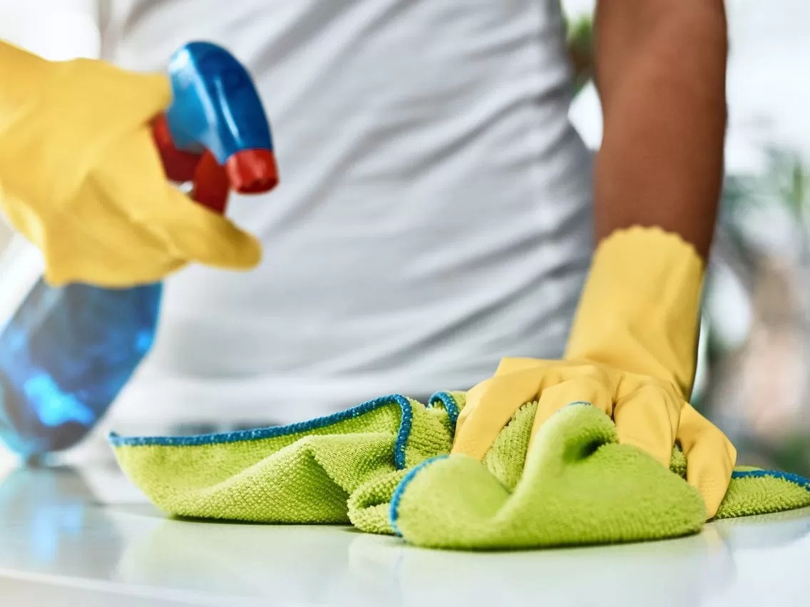 Best Ways to Clean Quartz Countertops — Pro Housekeepers