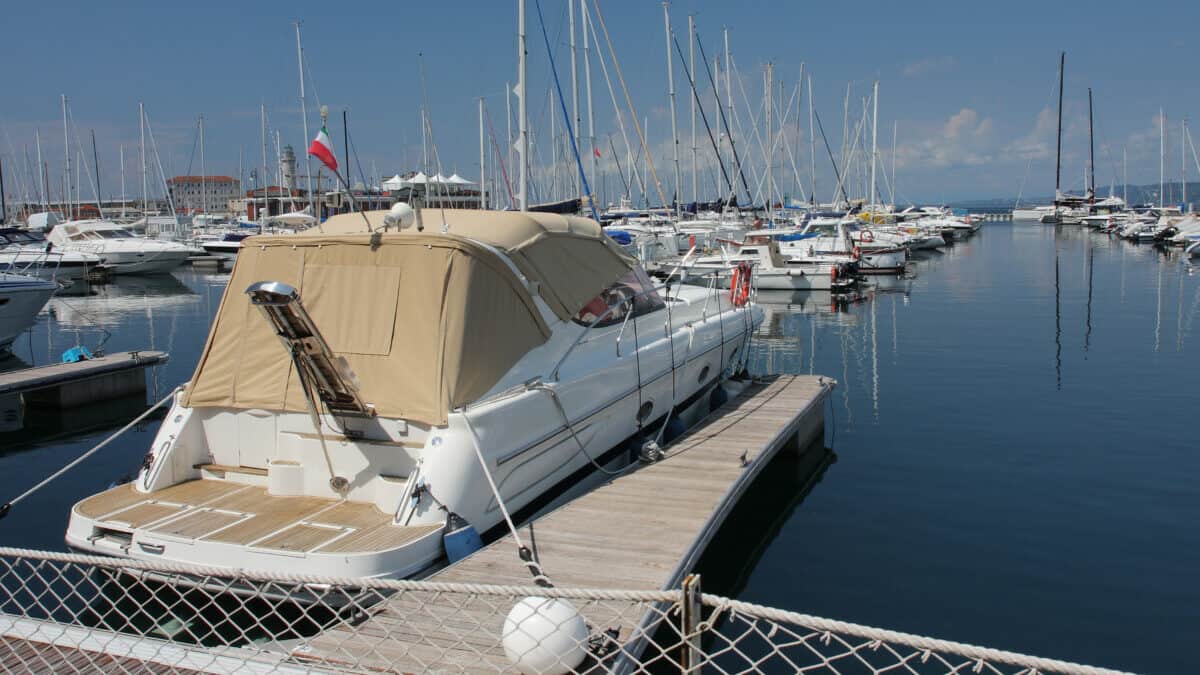 How Much Does A Boat Lift Cost? (Average Prices) Project Boating