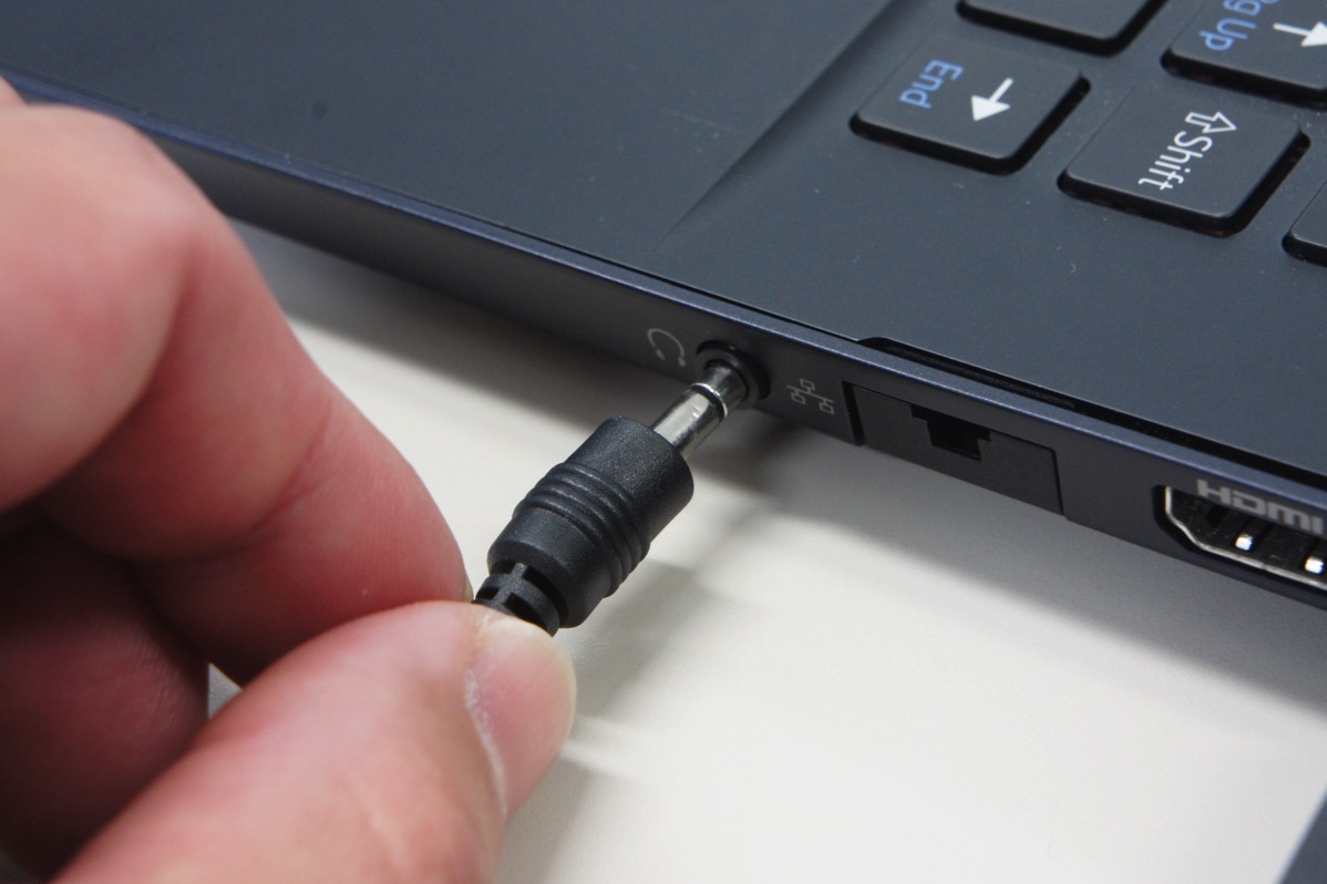 パソコンとプロジェクターを接続しDVDを再生する方法 プロジェクターの選び方、比較ナビ！