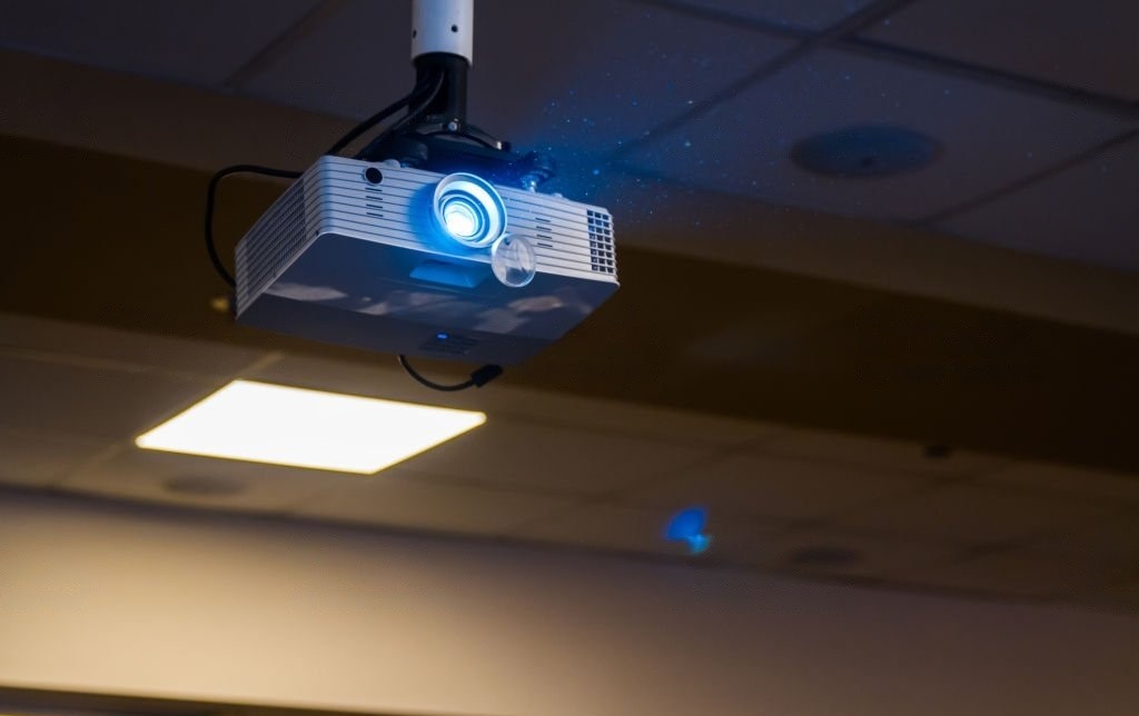 How do Projectors Work? A Comprehensive Overview 2024 ProjectorWork