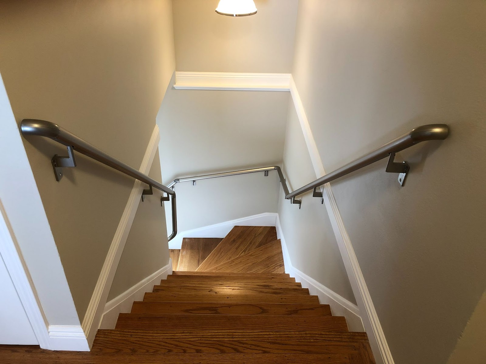 Selecting the Right Handrails for Seniors Promenaid