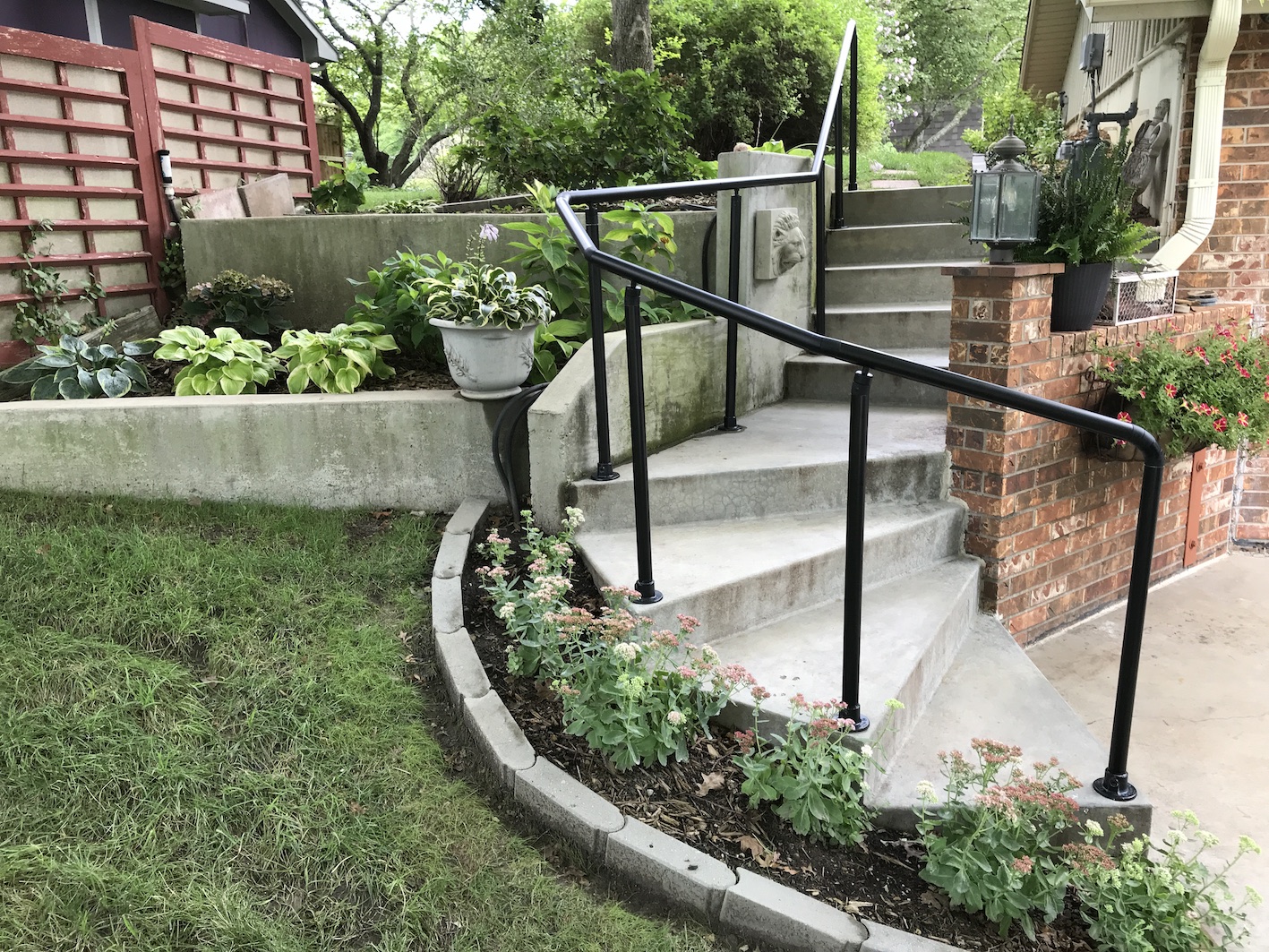 Selecting the Right Handrails for Seniors Promenaid