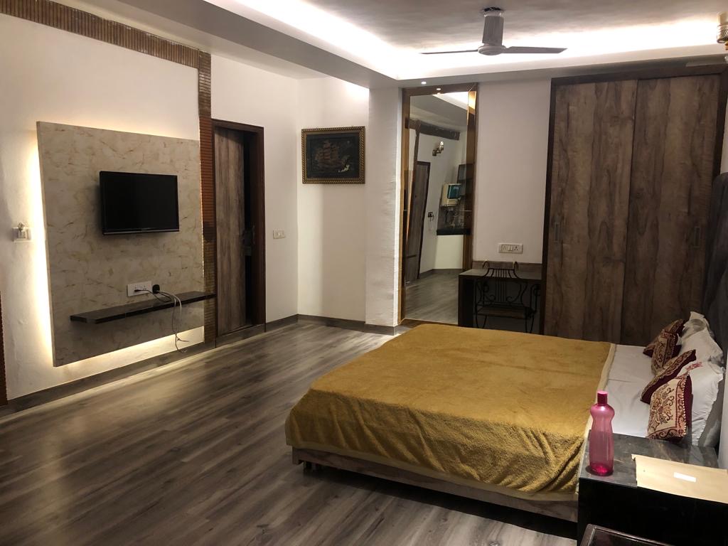 studio apartment 550 sq ft for rent in hauz khas village PROPERTY