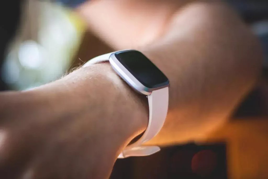 Can You Use Apple Watch or Fitbit Without Bluetooth?