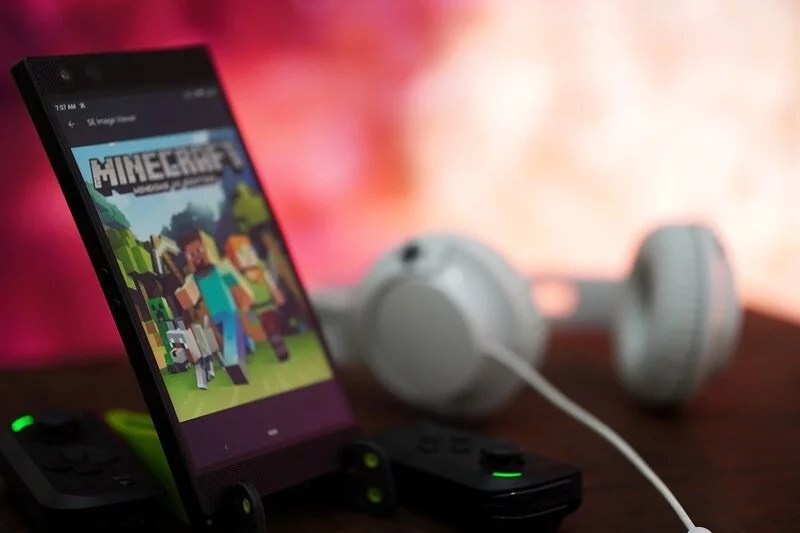 How To Get Minecraft To Play Through Headphones (Easy Guide!)