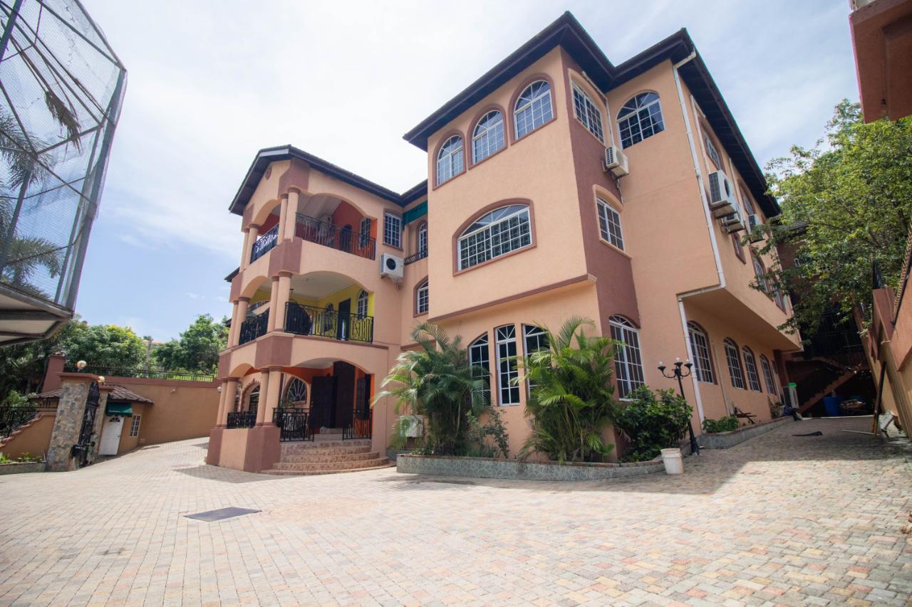 Beautiful 14 bedroom 14 Bathroom House For Sale in Belvedere Road
