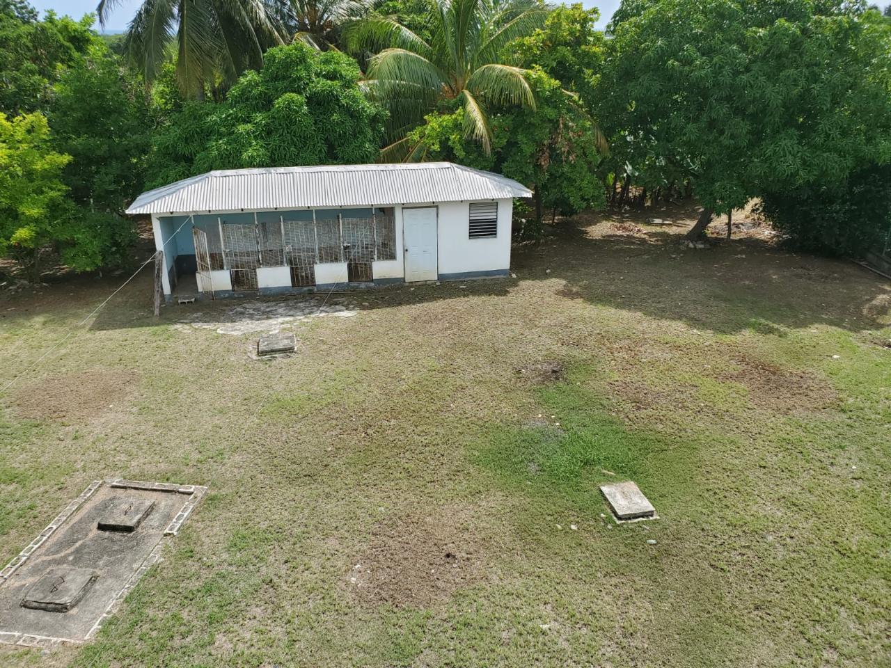 Large 2storey 6 bedroom house in Mount Pen, Yallahs, St Thomas