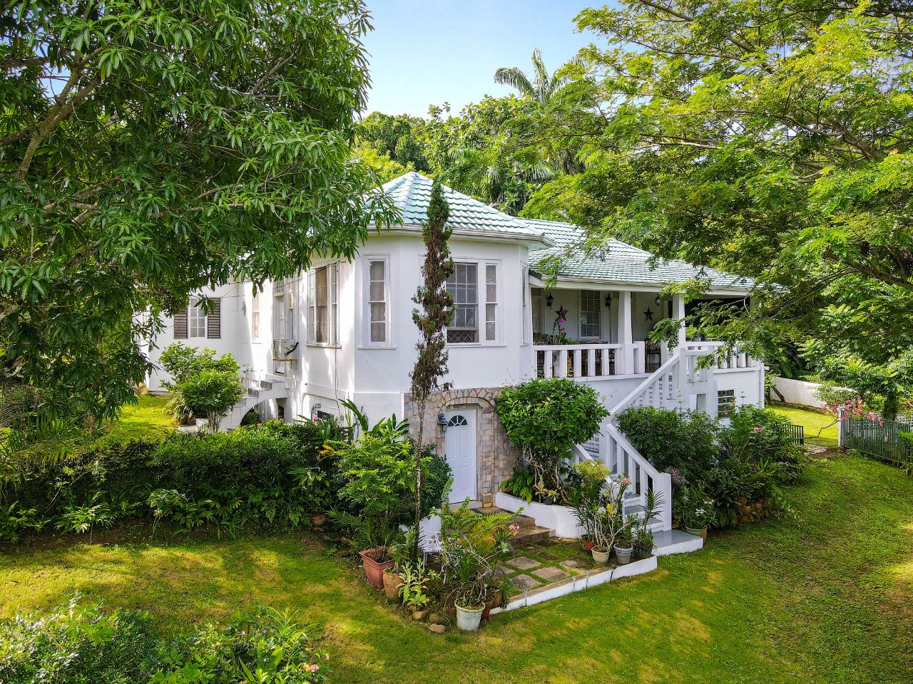 Distinguished House in the upscale community of Unity Hall, St James