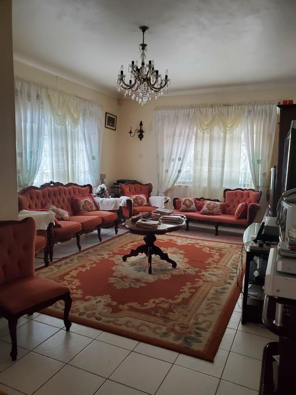 Large 2storey 6 bedroom house in Mount Pen, Yallahs, St Thomas