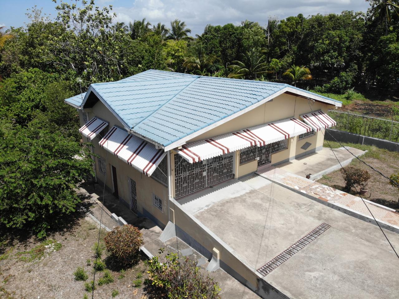 Traditional 5 bedroom Split Level House in Sandy Bay, Clarendon