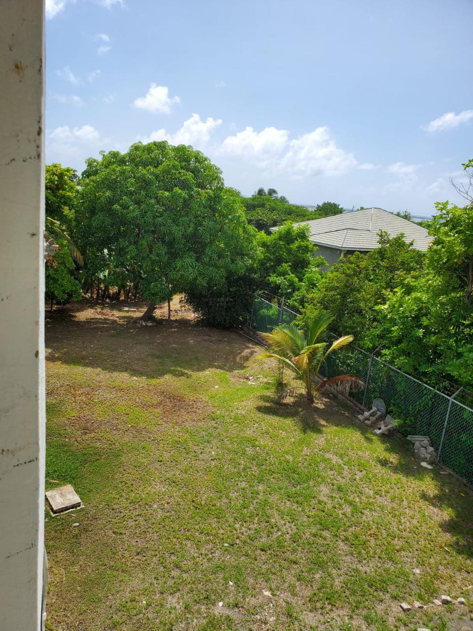 Large 2storey 6 bedroom house in Mount Pen, Yallahs, St Thomas