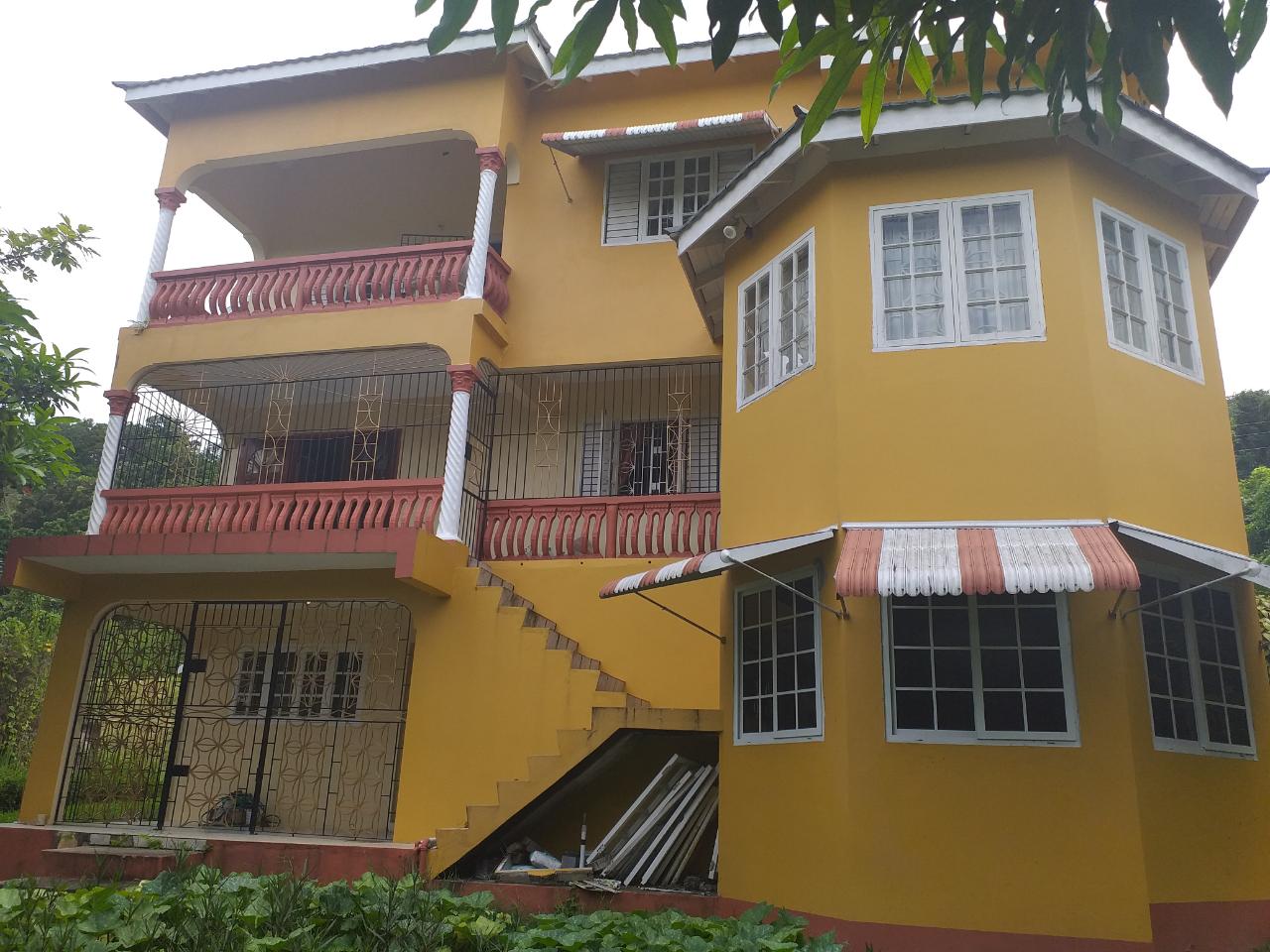 Beautiful 6 Bedroom 4 Bathroom House For Sale in Content Pen, Lime Hall